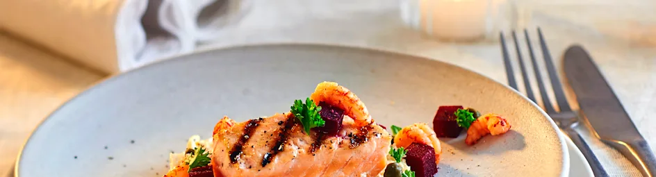 Gegrilde zalm op anijszuurkool