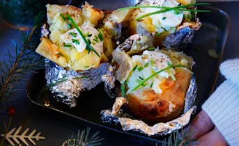 Gepofte aardappels met bieslook en crème fraîche