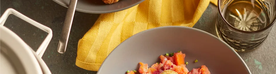 Biet-wortelstamppot met makreelkroketjes