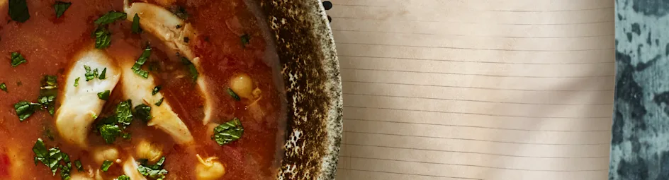 Arabische kippensoep met kikkererwten en komijn