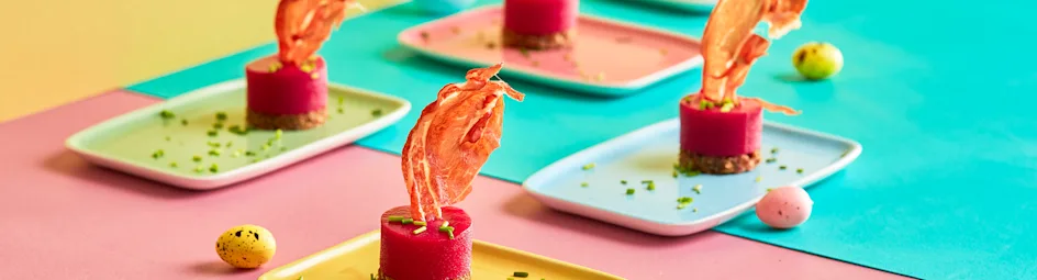 Bloemkool-bietjesmousse met geroosterde ham