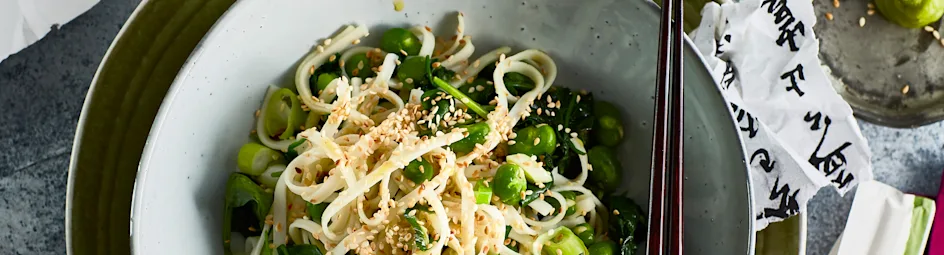 Noedels met spinazie, sesam en wasabi