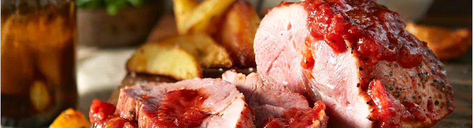 Geglazuurde beenham met roasted potatoes