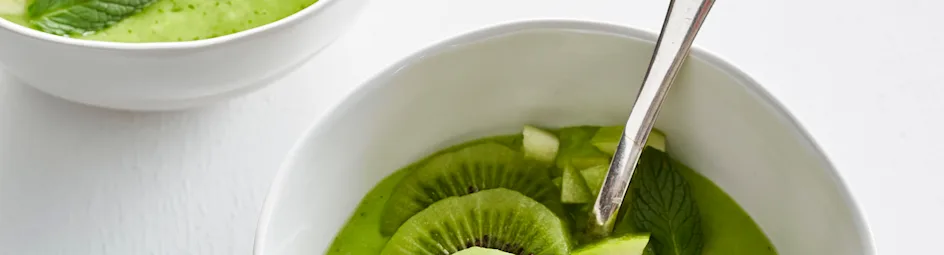 Green breakfast smoothie bowl