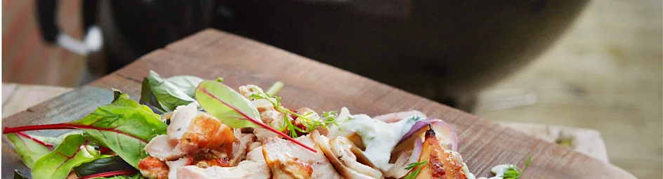 Kip-gyros van de barbecue