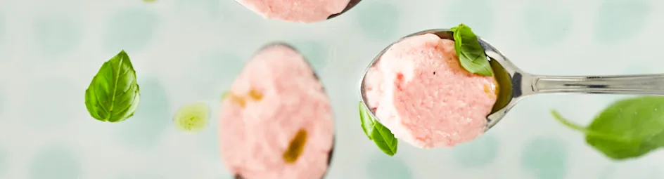 Tomatenmousse met basilicumolie