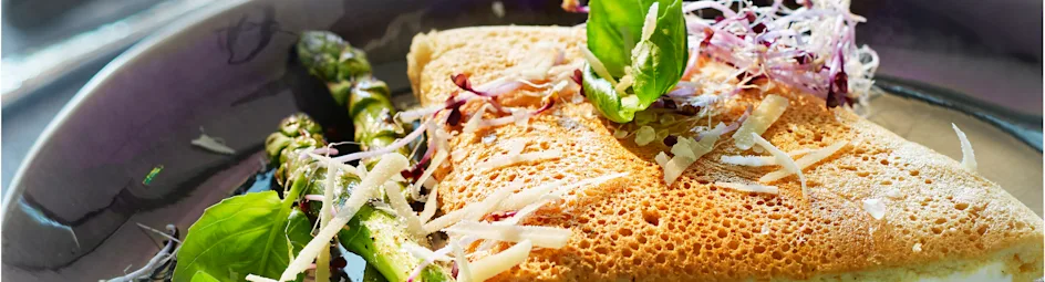 Soufflé-omelet met groene asperges