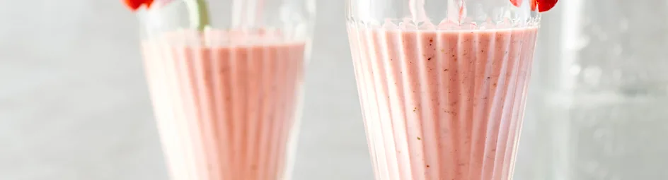 Yoghurt-aardbeishake met munt