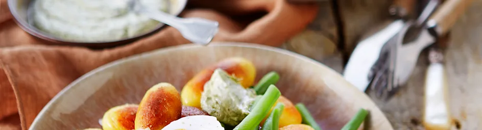 Sperziebonen met krieltjes, ei en romige pestosaus