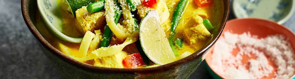 Kokossoep met noedels en kip