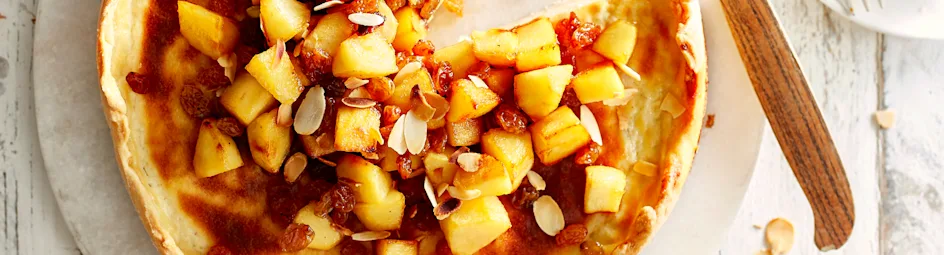 Rijsttaart met kaneel en appel-amandeltopping