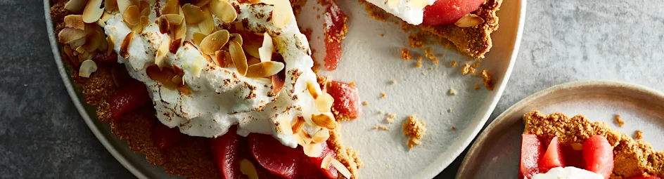 Havermout-meringue pie met stoofpeertjes