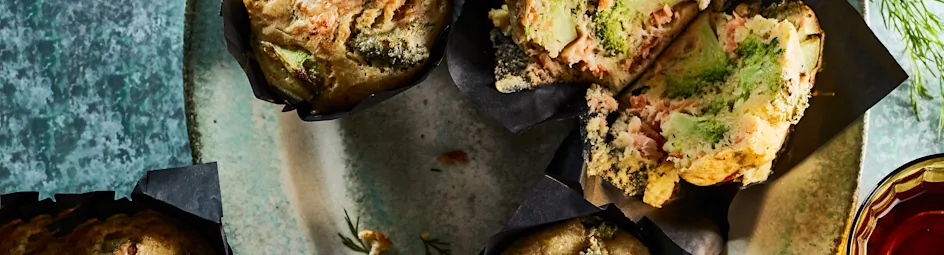 Zalmmuffins met broccoli