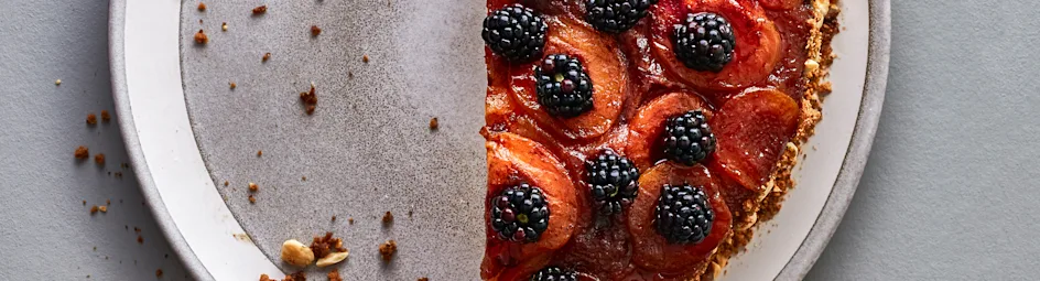 Abrikozentaart met bramen