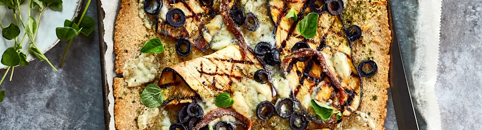 Havermoutpizza met gegrilde aubergine en ansjovis