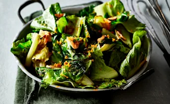 Geroerbakte andijvie met knoflook en sinaasappel
