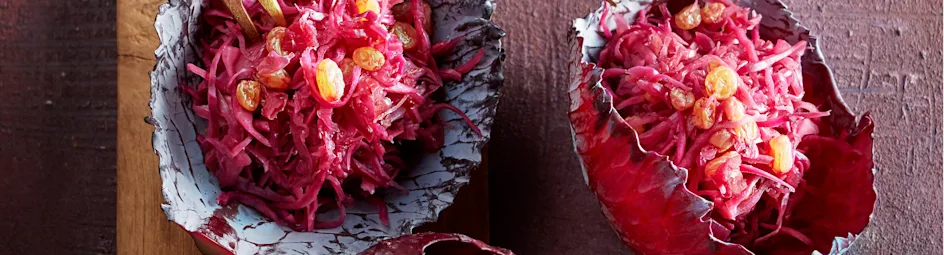 Gestoofde rodekool met rode ui en rozijnen