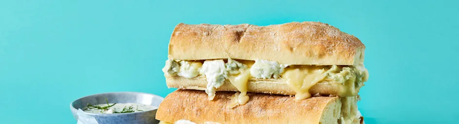 Ciabatta ‘quattro formaggi' met ranch-dressing