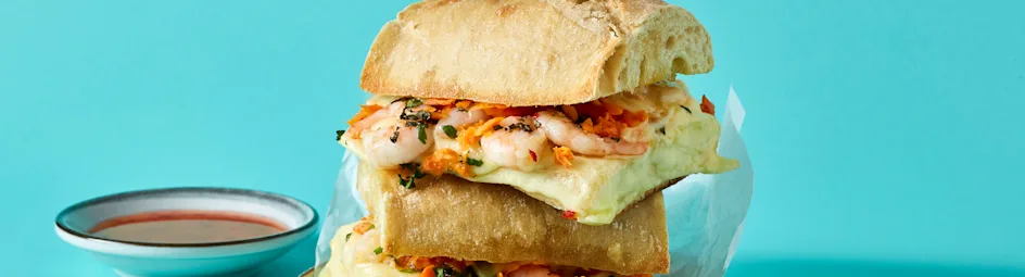 Spicy garnalentosti met zoetzure wortel