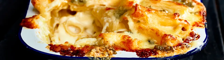 Max 'n cheese met vierkazensaus