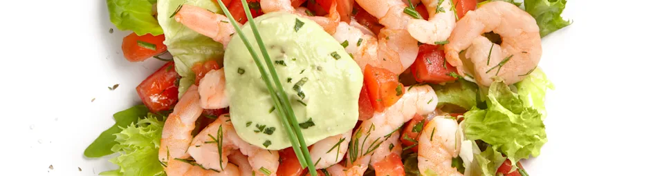 Garnalensalade met tuinkruiden en avocadosaus