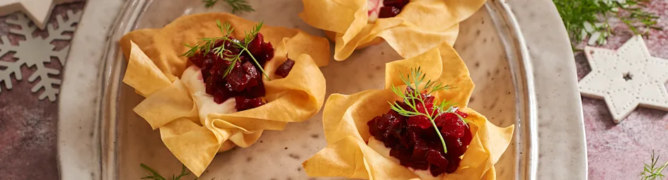 Filobakjes met bietentartaar en mierikswortelcrème