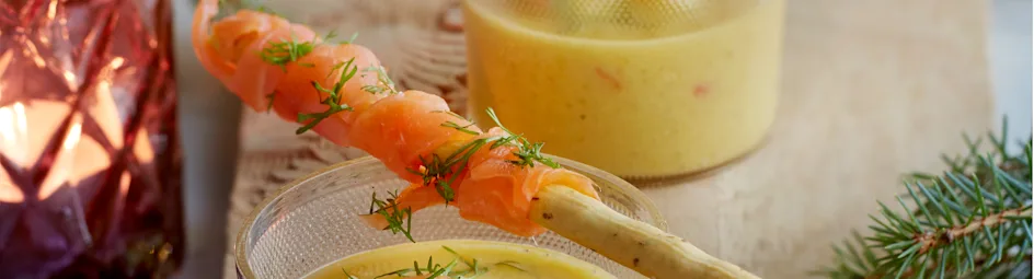 Komkommersoep met zalm en avocado