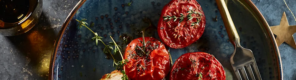 Gepaneerde varkenshaas met tomaat en knolselderijfriet