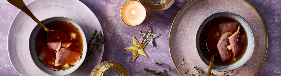 Wildbouillon met gerookte eendenborst