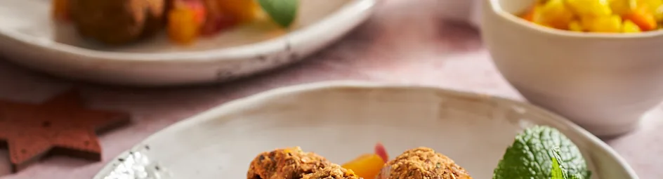 Linzenballetjes met mangochutney