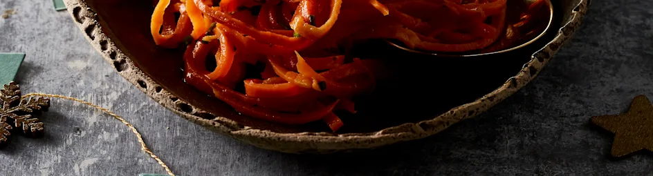 Wortelspaghetti met knoflookolie