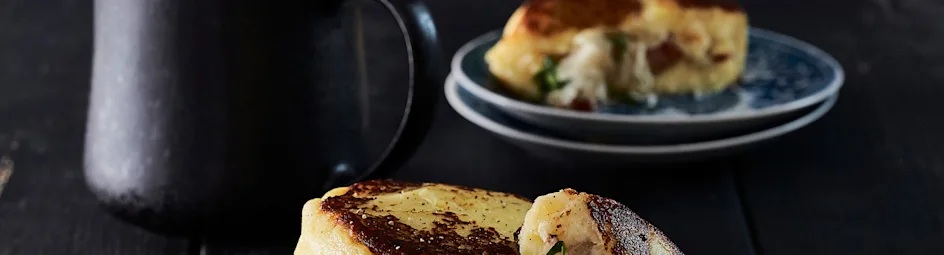 Gevulde stamppotkoekjes met zuurkool en spekjes