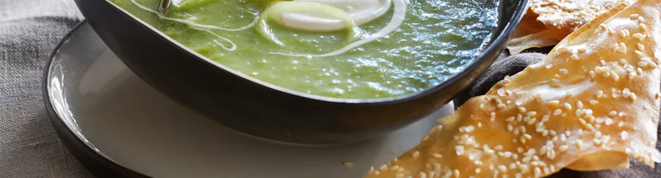 Lichtgebonden preisoep met een sesamkrokantje