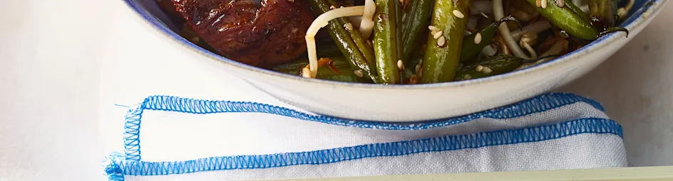 Sperziebonen met taugé, ketjap en sesam