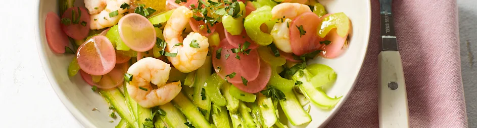 Aspergesalade met garnalen en radijs