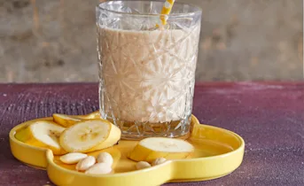 Ontbijtsmoothie met banaan en dadels