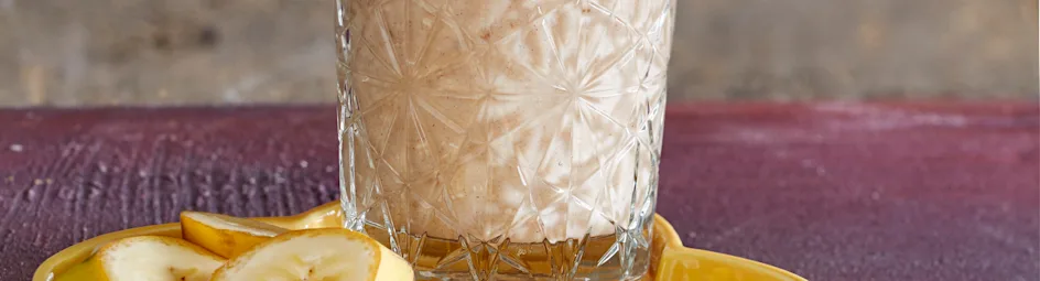 Ontbijtsmoothie met banaan en dadels