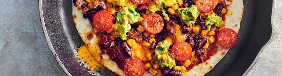 Panpizza met chili en tomaatjes