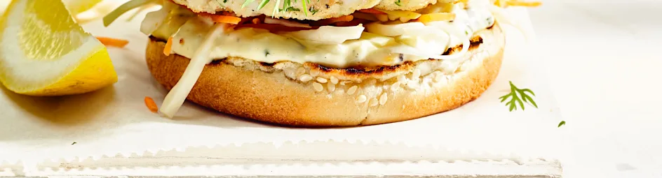 Visburgers met mosterd-kruidenmayonaise
