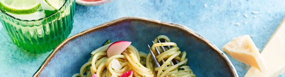 Spaghetti met radijs en parmezaan