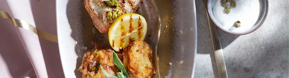 Gegrilde medaillon van kabeljauw met salie-courgettebeignet