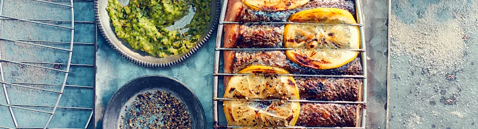 Op citroen gegaarde zalm met salsa verde