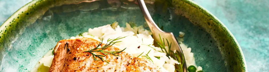 Doperwtenrisotto met gebakken zalm