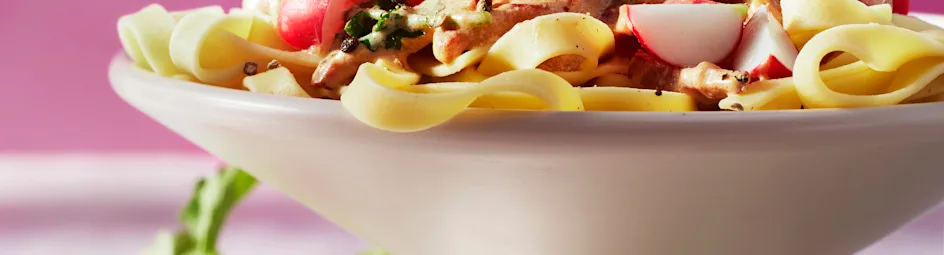 Tagliatelle met radijs en spekjes