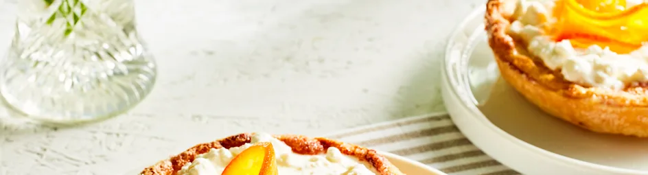 Tartelette met hüttenkäse en gekaramelliseerde sinaasappel