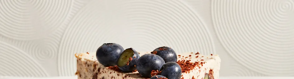 Stracciatella-cheesecake met blauwe bessen