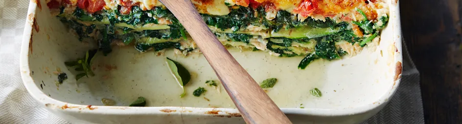 Zalm-spinazielasagne met gegrilde courgette
