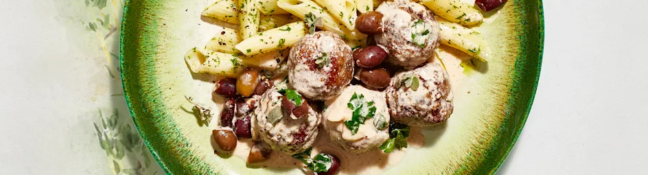 Italiaanse kruidengehaktballetjes in romige oreganosaus