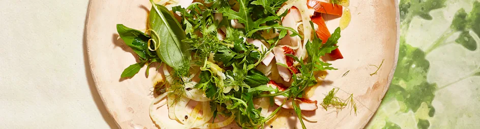 Kruidensalade met venkel en gerookte kip