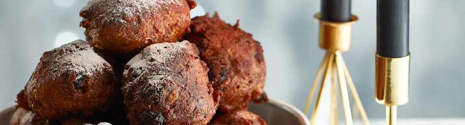 Chocolade-oliebollen met cranberry's en noten